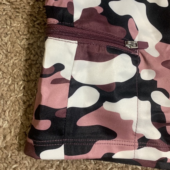Zuda Skort in Pink Camo size Small - Picture 2 of 4